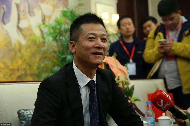 【比赛焦点瞬间】第4分钟，厄德高脚后跟妙传，萨卡跟进兜射没打上力量被门将没收。